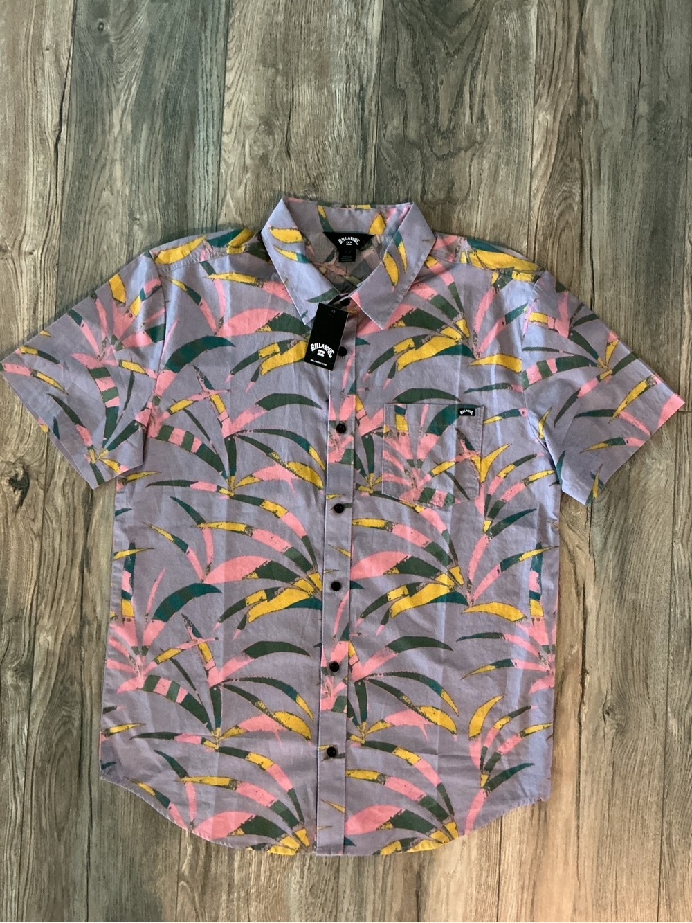 New! Billabong Short-Sleeve Tropical Print Button-Down Shirt Hawaiian NWT Men’s